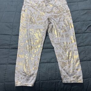 Lilly Pulitzer Gold and White Leggings with Metallic Pattern